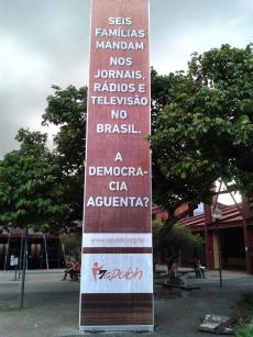 Seis famlias mandam nos jornais, rdios e televiso no Brasil. A democracia aguenta?